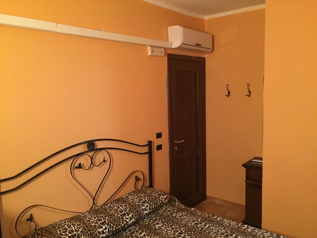 Il Casello Hotel Paola Camera foto